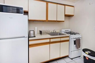 318 E 80th St in New York, NY - Foto de edificio - Building Photo