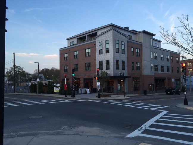 156 Green St, Unit 305 in Boston, MA - Building Photo - Building Photo