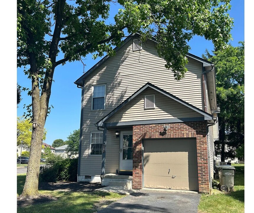 4801 Lady Jane Ave, Unit #29B in Hilliard, OH - Foto de edificio