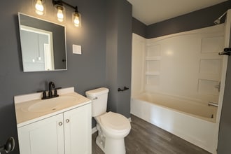 857 E Knox St in Galesburg, IL - Foto de edificio - Building Photo