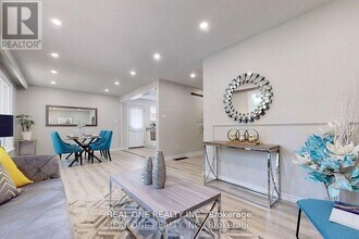 105 Aurora Heights Dr in Aurora, ON - Building Photo - Building Photo