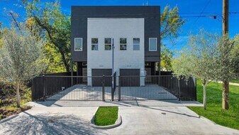 3330 Francis St in Houston, TX - Building Photo