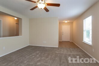 20919 Gastonbury Ln in Humble, TX - Foto de edificio - Building Photo