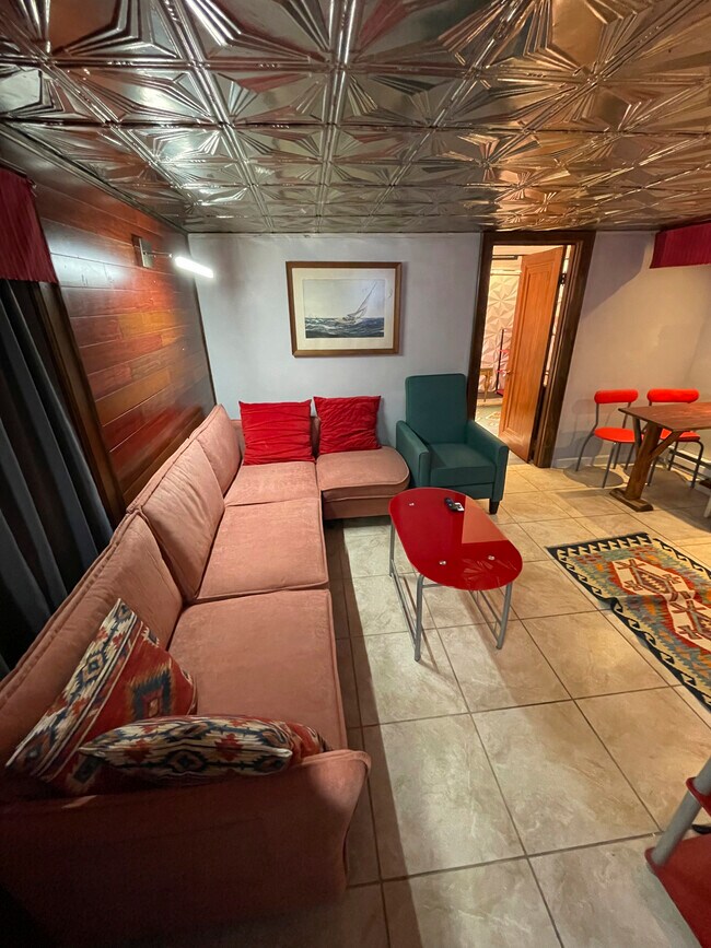 4778 Rogers Rd, Unit Lower