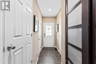 404 Wisteria Crescent in Ottawa, ON - Building Photo - Building Photo