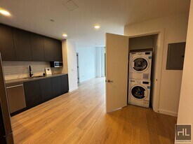 NORTHERN BOULEVARD in Queens, NY - Building Photo