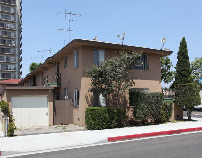 2730 Saturn Ave in Huntington Park, CA - Foto de edificio - Building Photo