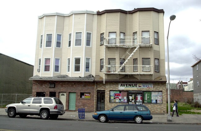 435 Avenue C in Bayonne, NJ - Foto de edificio - Building Photo