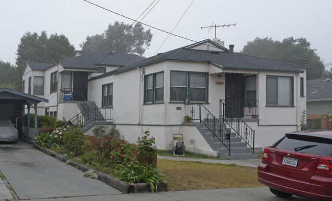 3984-3986 Altamont Ave in Oakland, CA - Building Photo - Building Photo