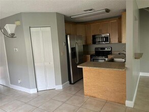 8965 NW 38th Dr in Coral Springs, FL - Foto de edificio - Building Photo