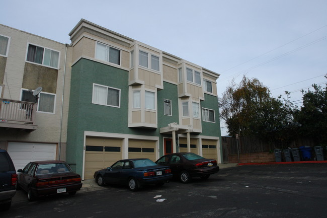 395 Susie Way in South San Francisco, CA - Building Photo - Building Photo