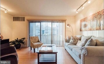 905 Woodhollow Dr in Evesham, NJ - Building Photo - Building Photo