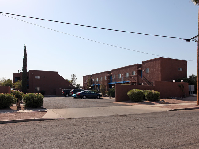 Meadow View Apartments in Tucson, AZ - Foto de edificio - Building Photo