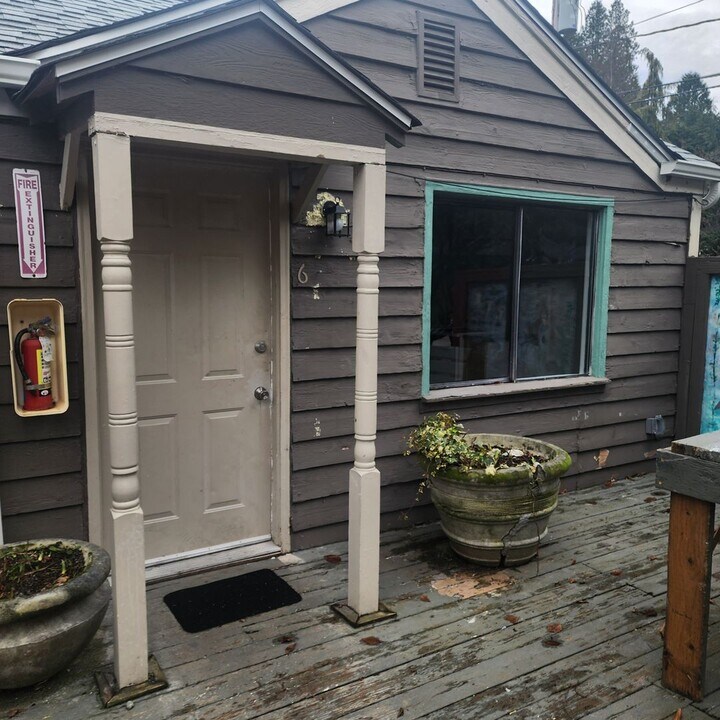 8124 Birch Bay Dr in Blaine, WA - Building Photo