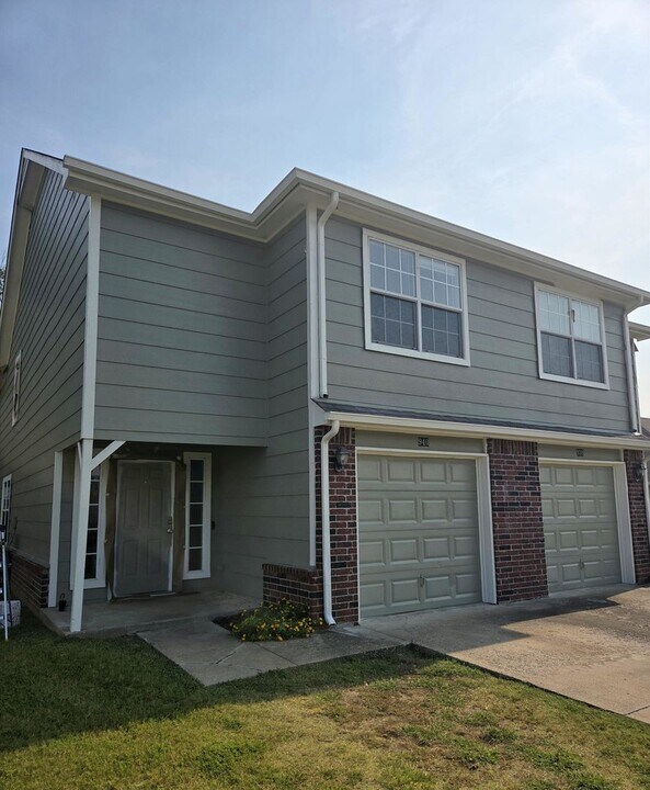 938-940 RC in Catoosa, OK - Building Photo