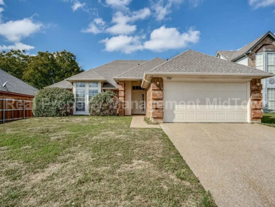 5504 Katey Ln in Arlington, TX - Building Photo