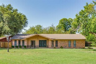 1119 W Westhill Dr in Cleburne, TX - Building Photo
