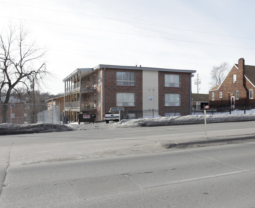 4907 Ames Ave in Omaha, NE - Foto de edificio