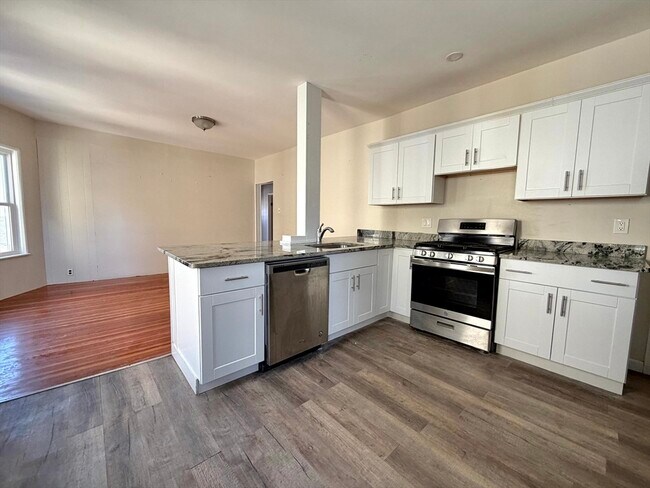 21 Oakland Ave in Everett, MA - Building Photo - Building Photo