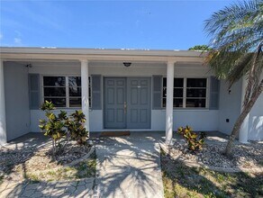 5355 Kent Rd in Venice, FL - Building Photo - Building Photo