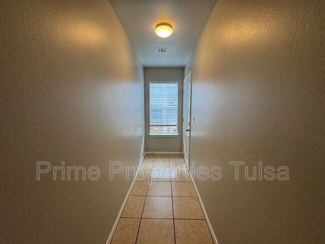 2411 S 91st E Pl in Tulsa, OK - Building Photo - Building Photo