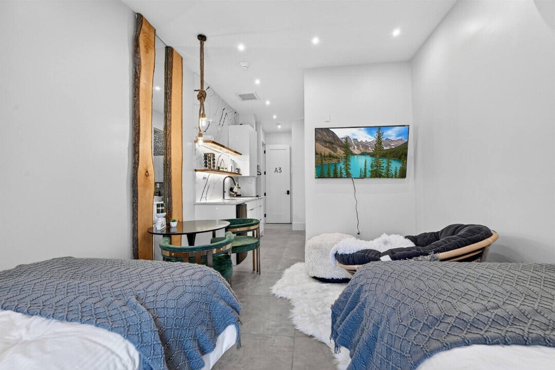 443 Clove Rd in Monroe, NY - Building Photo