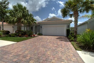 8472 Benelli Ct in Naples, FL - Building Photo