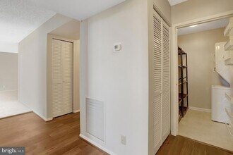 3800 Fairfax Dr, Unit 1711 in Arlington, VA - Building Photo - Building Photo