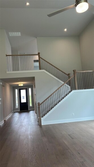 8208 Bouvreuil Dr in Briarcliff, TX - Foto de edificio - Building Photo