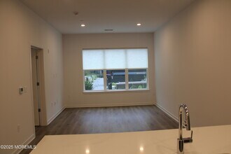 2000 Schindler Dr in South Amboy, NJ - Foto de edificio - Building Photo