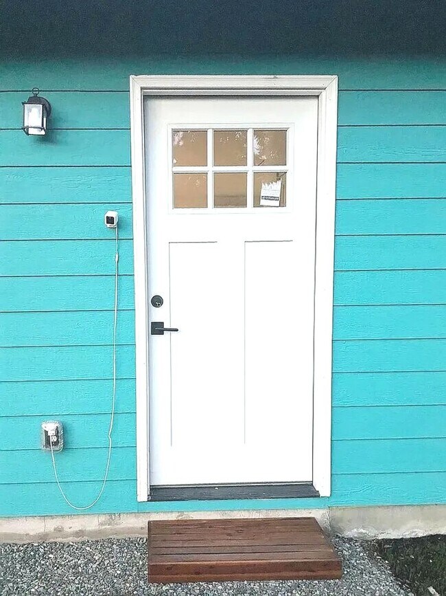 2401 NE 27th St in Renton, WA - Building Photo - Building Photo