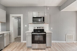 815 N Travis St in Sherman, TX - Building Photo - Building Photo