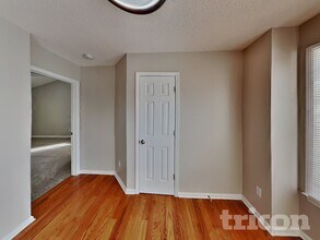 121 Quiet Refuge Ln in Garner, NC - Foto de edificio - Building Photo