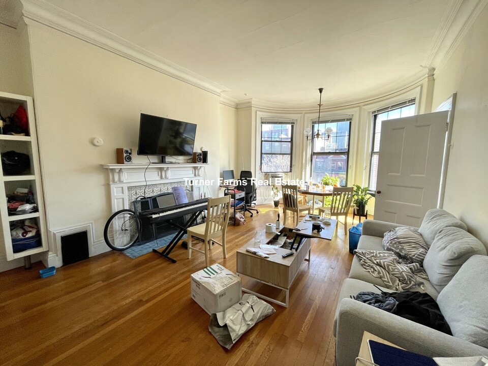 465 Beacon St, Unit 3F in Boston, MA - Building Photo