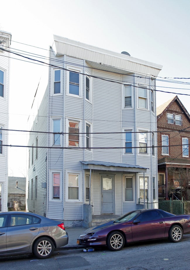 122 Downing St in Yonkers, NY - Building Photo - Building Photo