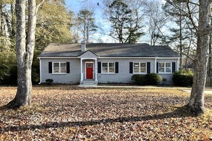 60 Harmony Grove Rd in Lilburn, GA - Building Photo