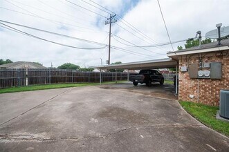 1056 Cottonwood Trail in Benbrook, TX - Building Photo - Building Photo