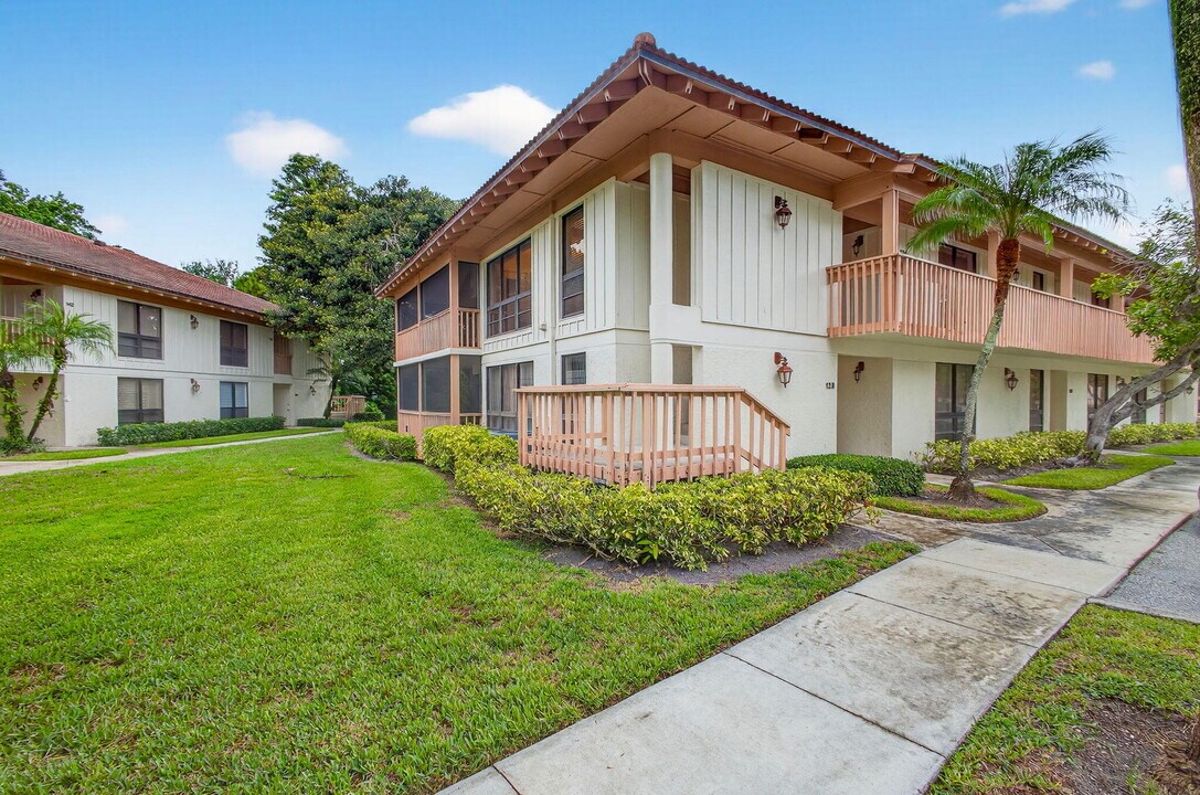 134 Brackenwood Rd in Palm Beach Gardens, FL - Building Photo