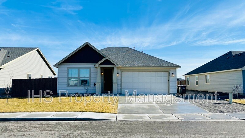 3907 Charleston Ln in Pasco, WA - Building Photo