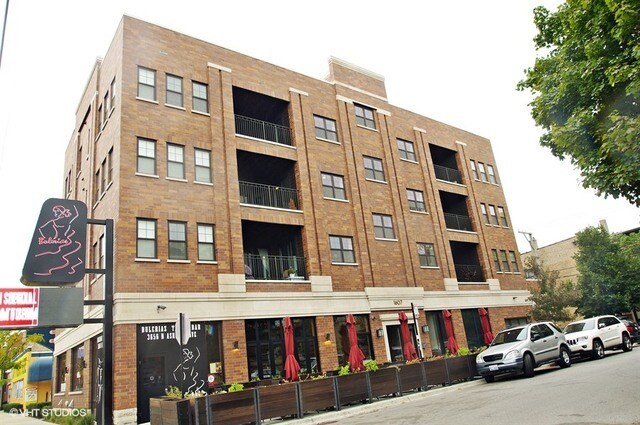 property at 1607 W Waveland Ave