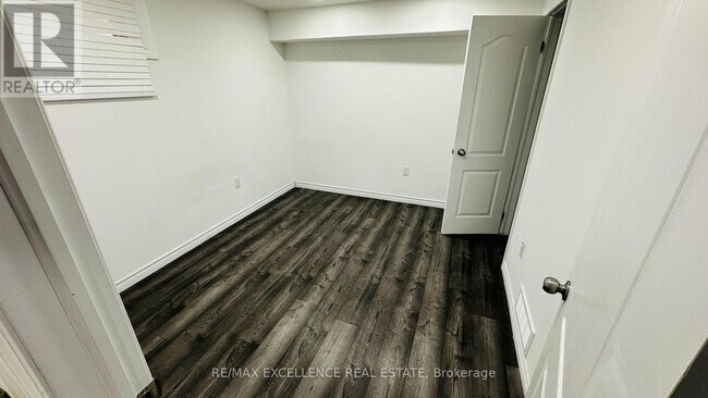 128 S Creek Dr in Kitchener, ON - Building Photo - Building Photo