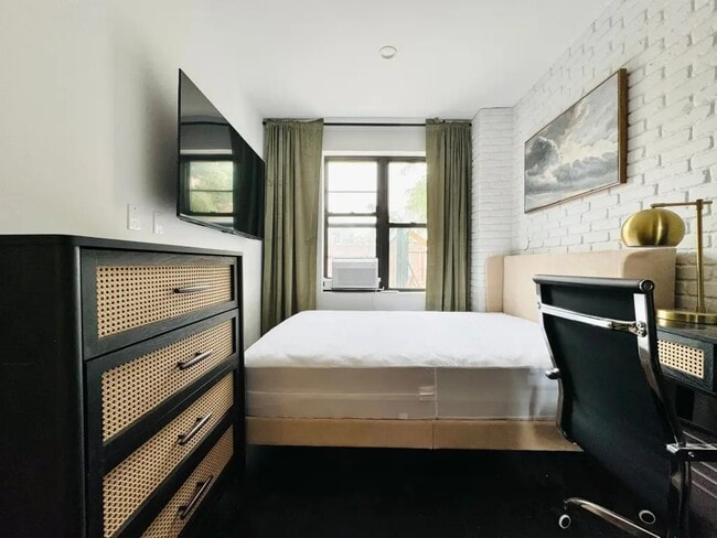 property at 287 Vanderbilt Ave