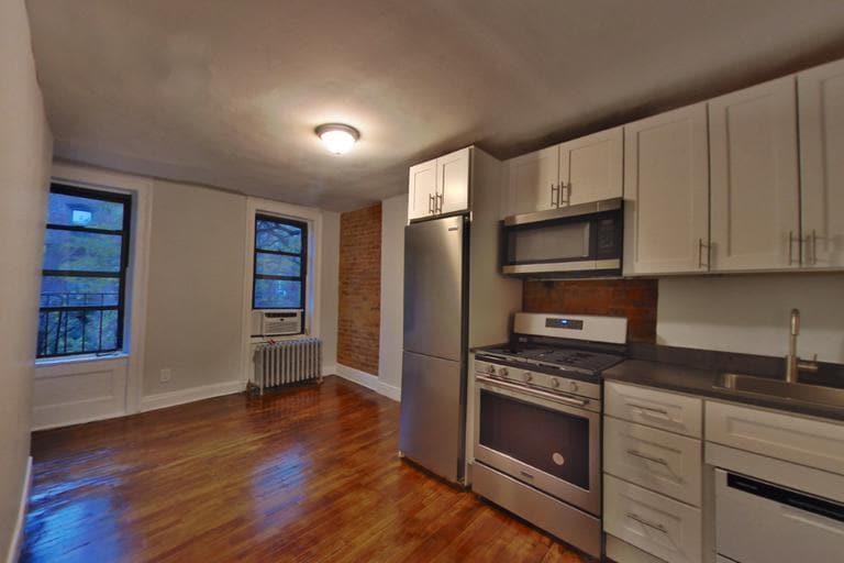 521 E 5th St in New York, NY - Building Photo