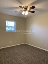 900 N Montgomery Ave in Sheffield, AL - Foto de edificio - Building Photo