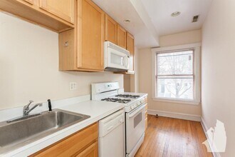 1200 W Wellington Ave, Unit 2 in Chicago, IL - Foto de edificio - Building Photo