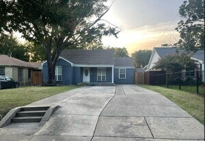 2515 Roanoke Ave in Dallas, TX - Building Photo
