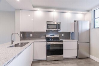 113 Lake Emerald Dr, Unit 201 in Oakland Park, FL - Building Photo - Building Photo