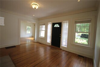 1278 N Morningside Dr NE in Atlanta, GA - Foto de edificio - Building Photo