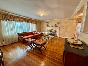 28 Maplewood St, Unit Maplewood St in Boston, MA - Foto de edificio - Building Photo