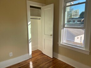 109 Hawthorne Ave, Unit 2d Floor in Utica, NY - Foto de edificio - Building Photo